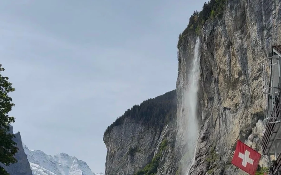 Snow-covered peaks standing above a layer of cloud in the Swiss Alps